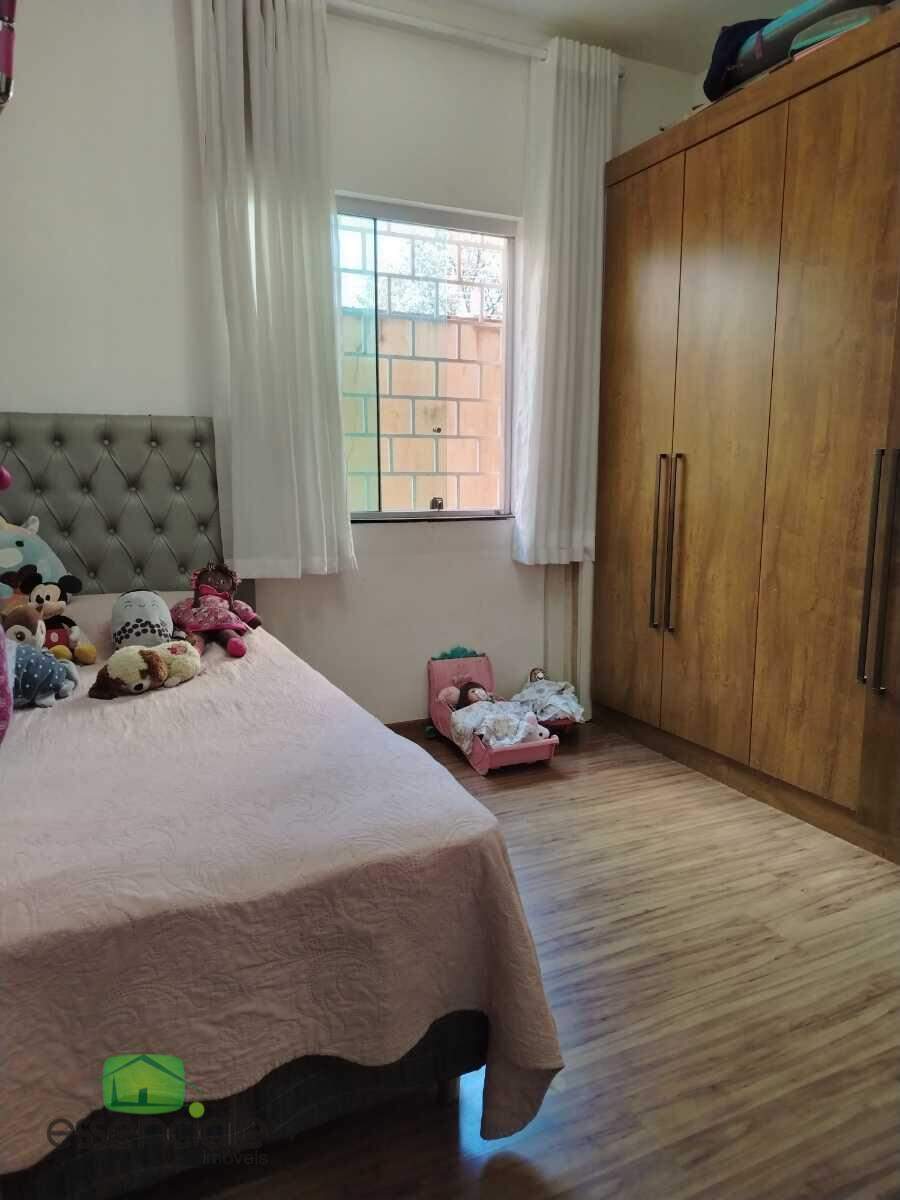 Casa geminada à venda no bairro Novo Eldorado, em Contagem - MG