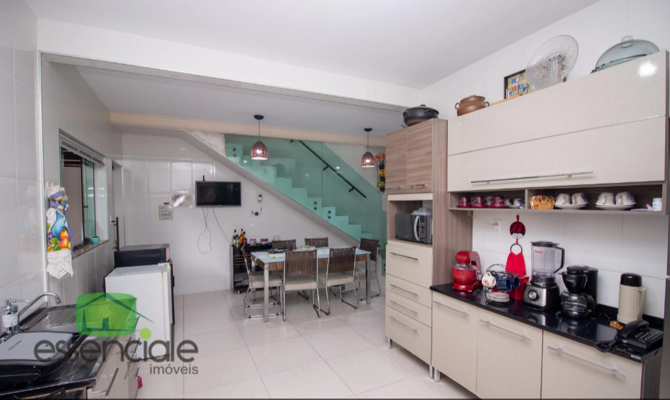 Casa com 138m² e 4 quartos no bairro Alvorada à venda por R$690.000
