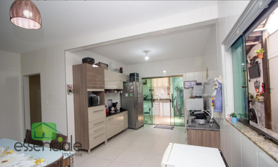 Casa com 138m² e 4 quartos no bairro Alvorada à venda por R$690.000