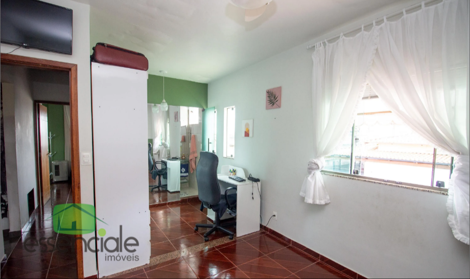 Casa com 138m² e 4 quartos no bairro Alvorada à venda por R$690.000