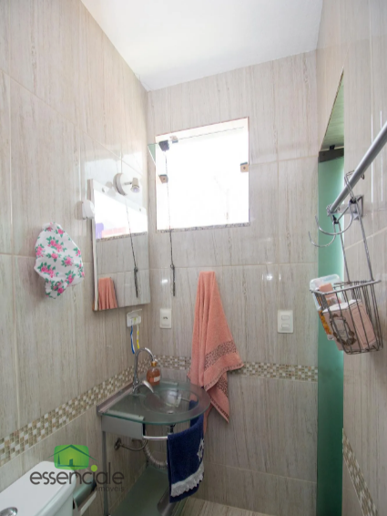 Casa com 138m² e 4 quartos no bairro Alvorada à venda por R$690.000