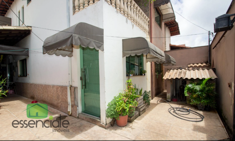 Casa com 138m² e 4 quartos no bairro Alvorada à venda por R$690.000