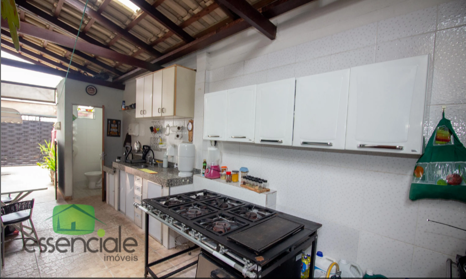 Casa com 138m² e 4 quartos no bairro Alvorada à venda por R$690.000