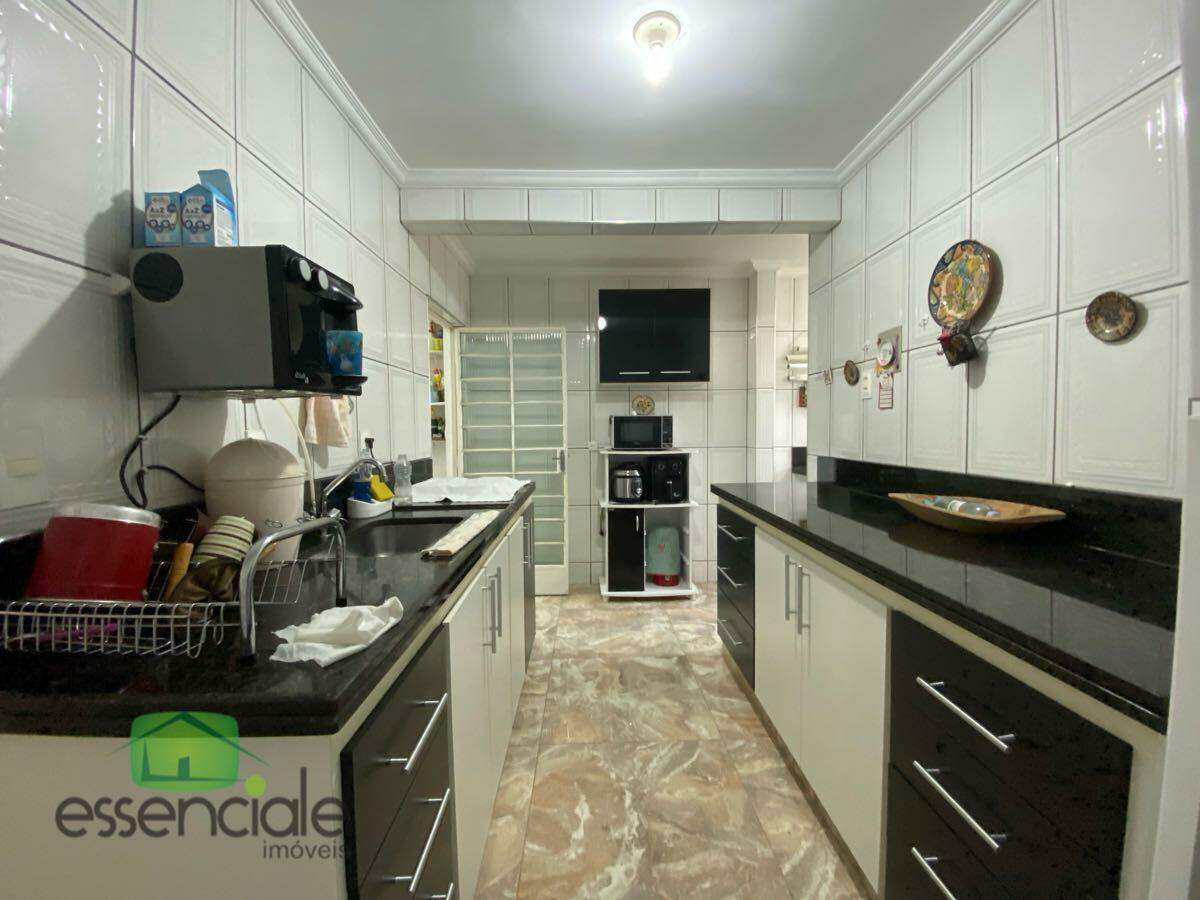 Casa com 200 m² e 4 quartos no bairro Água branca à venda por R$ 760.000