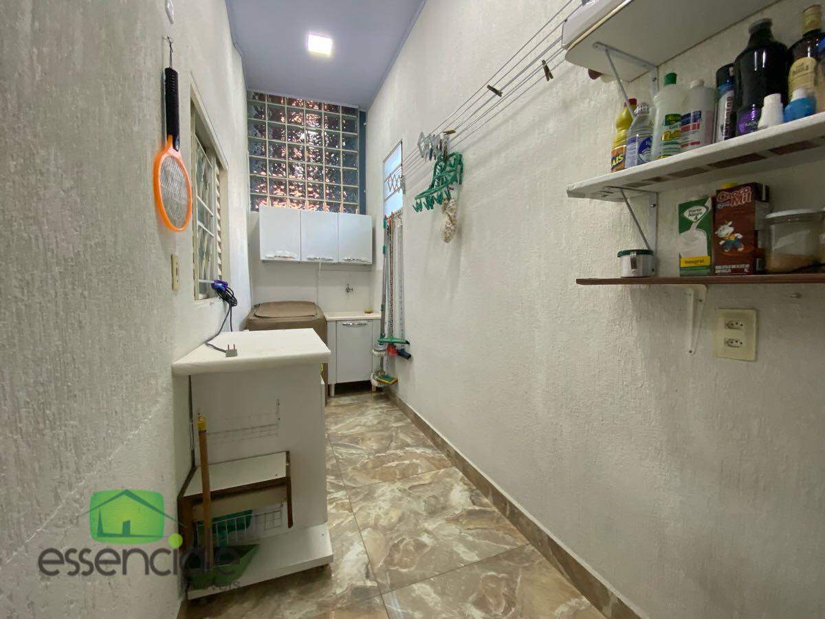 Casa com 200 m² e 4 quartos no bairro Água branca à venda por R$ 760.000
