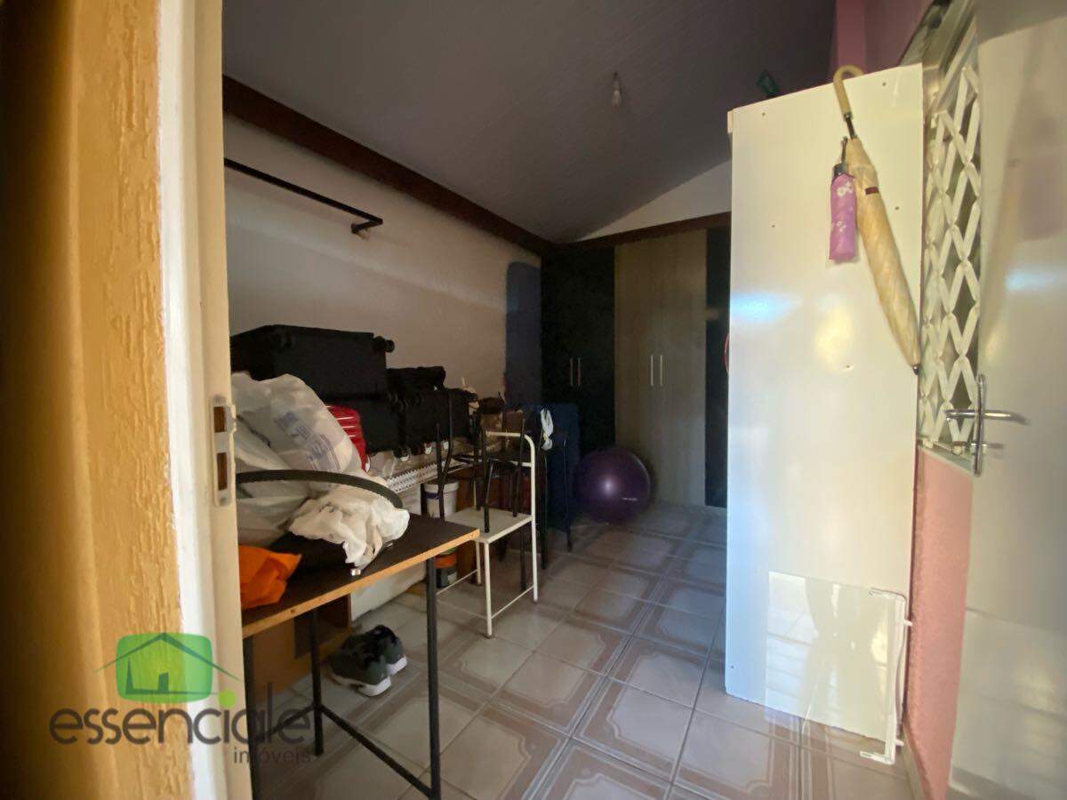 Casa com 200 m² e 4 quartos no bairro Água branca à venda por R$ 760.000