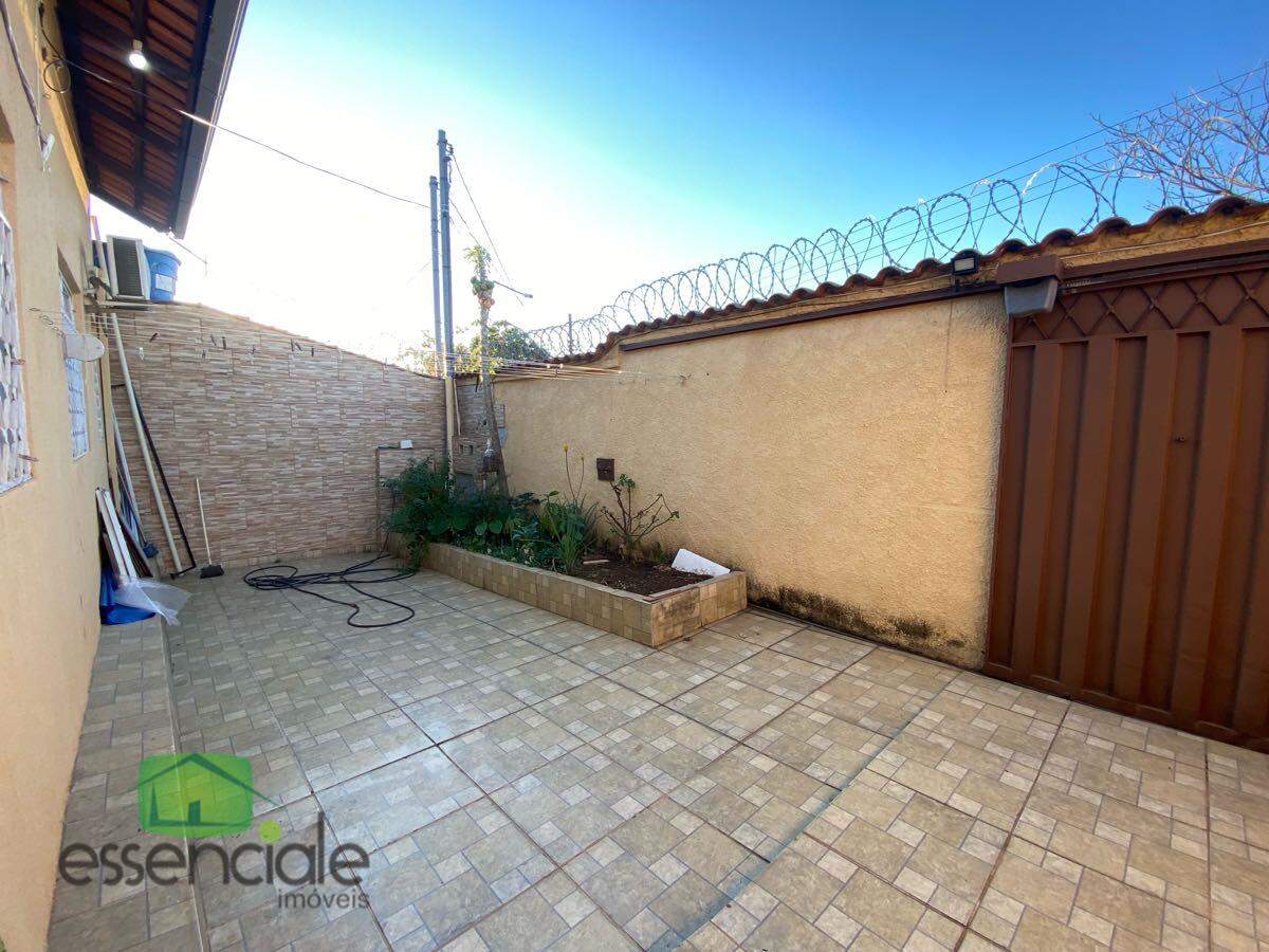 Casa com 200 m² e 4 quartos no bairro Água branca à venda por R$ 760.000