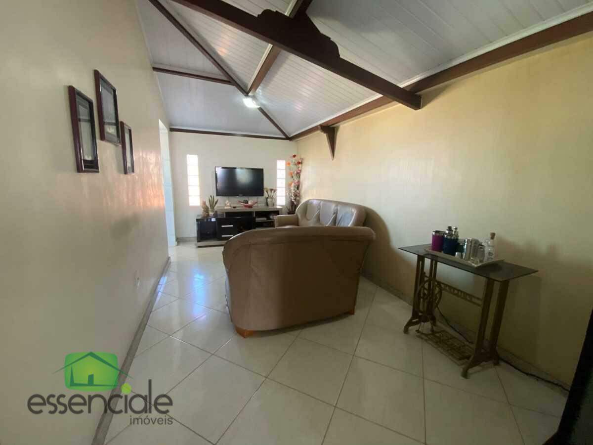 Casa de 336m² com 4 quartos sendo 1 suíte no bairro Bandeirantes à venda por R$ 960.000
