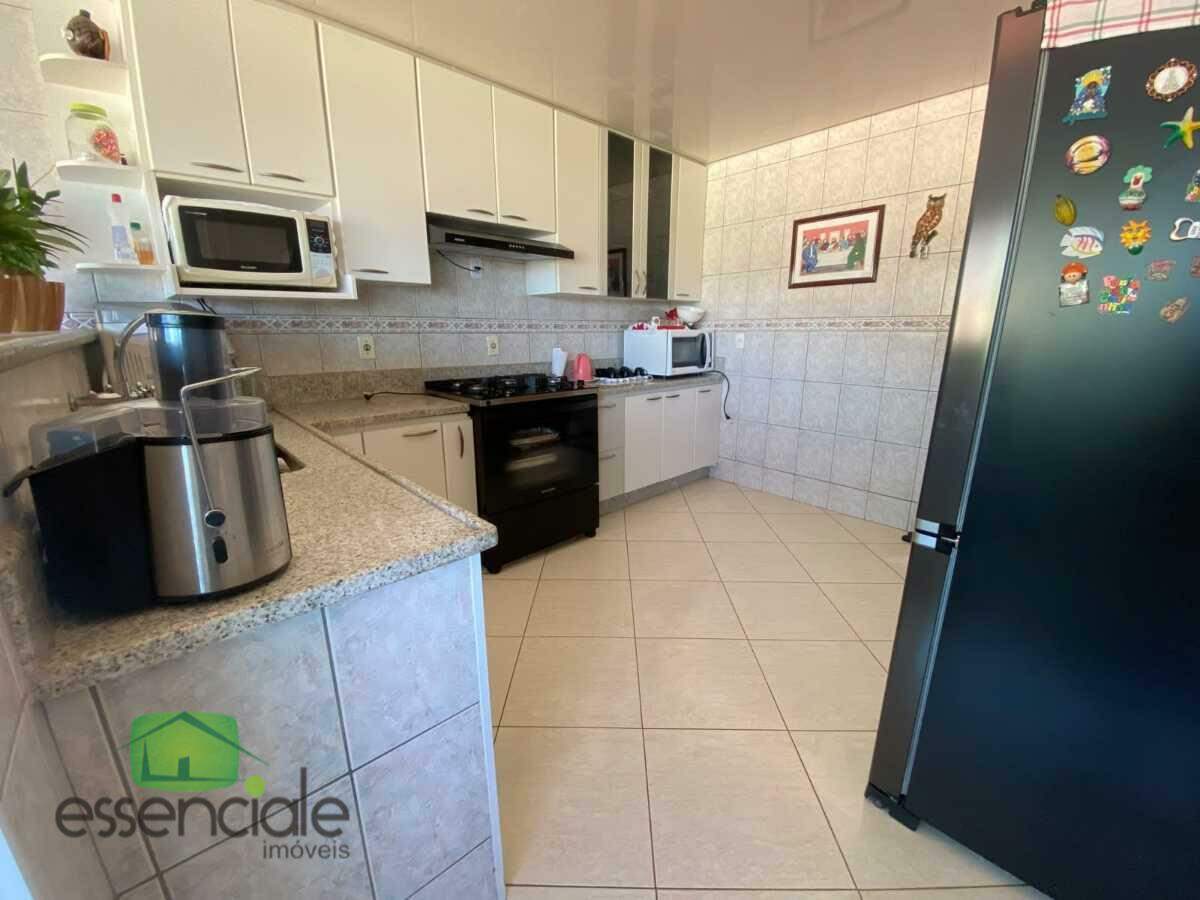 Casa de 336m² com 4 quartos sendo 1 suíte no bairro Bandeirantes à venda por R$ 960.000