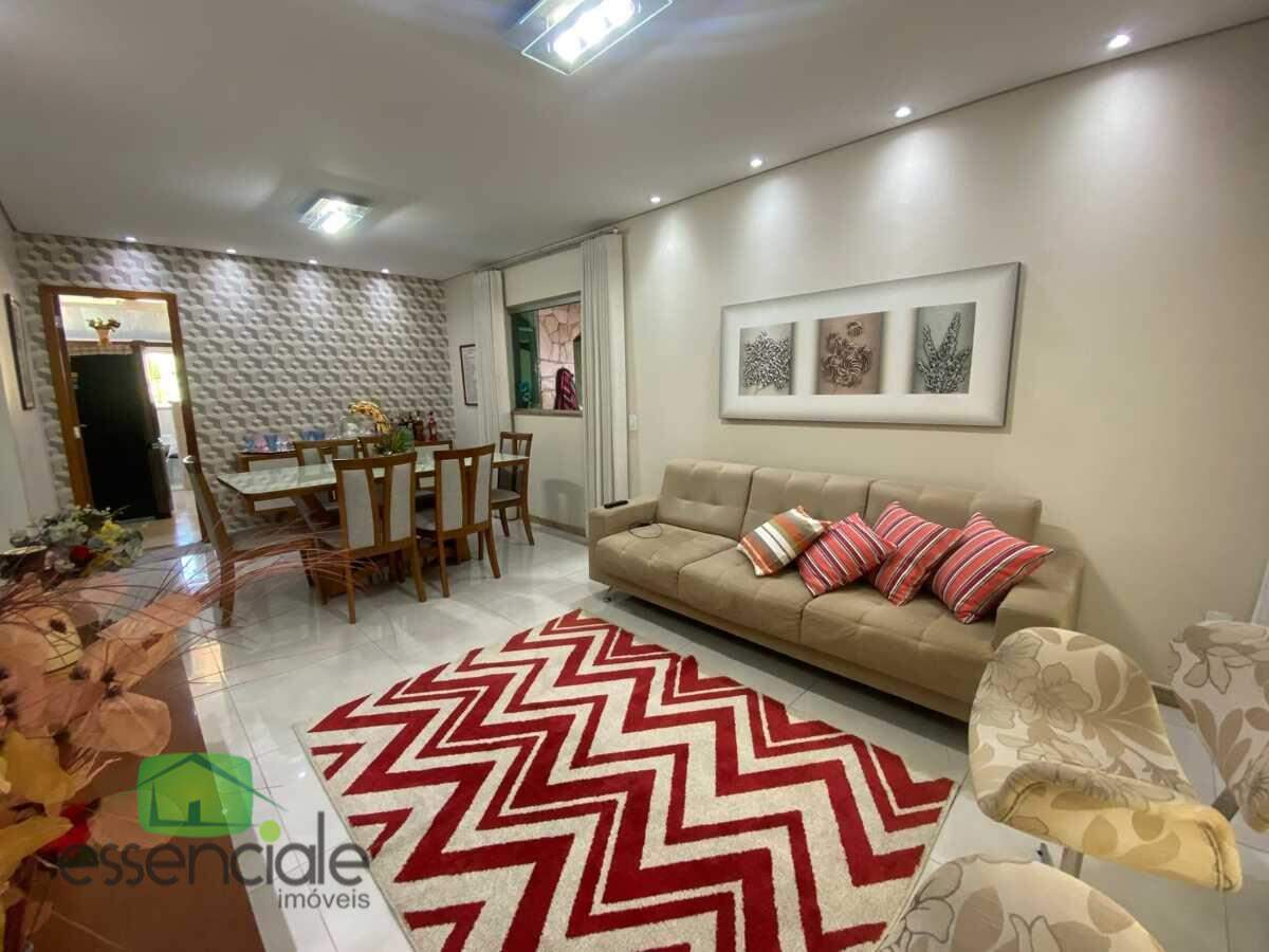 Casa de 336m² com 4 quartos sendo 1 suíte no bairro Bandeirantes à venda por R$ 960.000
