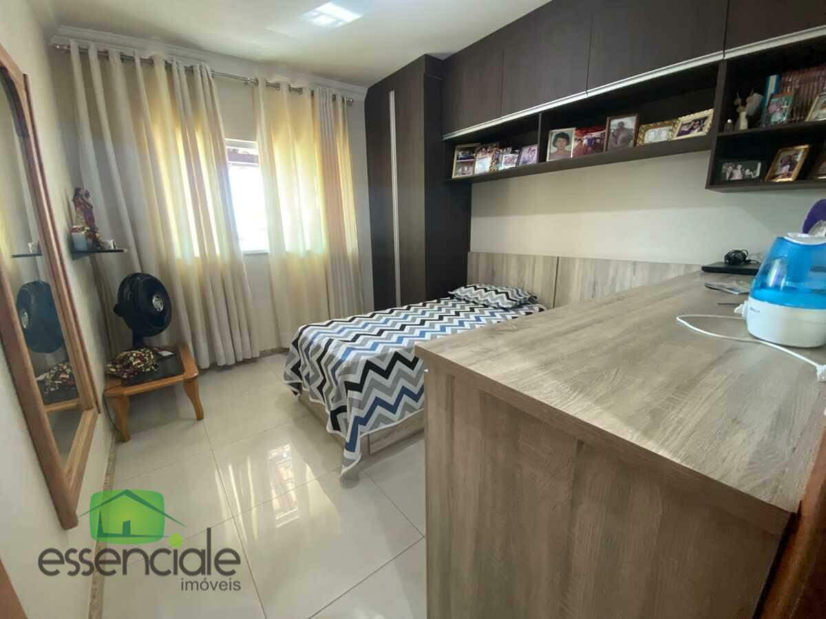 Casa de 336m² com 4 quartos sendo 1 suíte no bairro Bandeirantes à venda por R$ 960.000