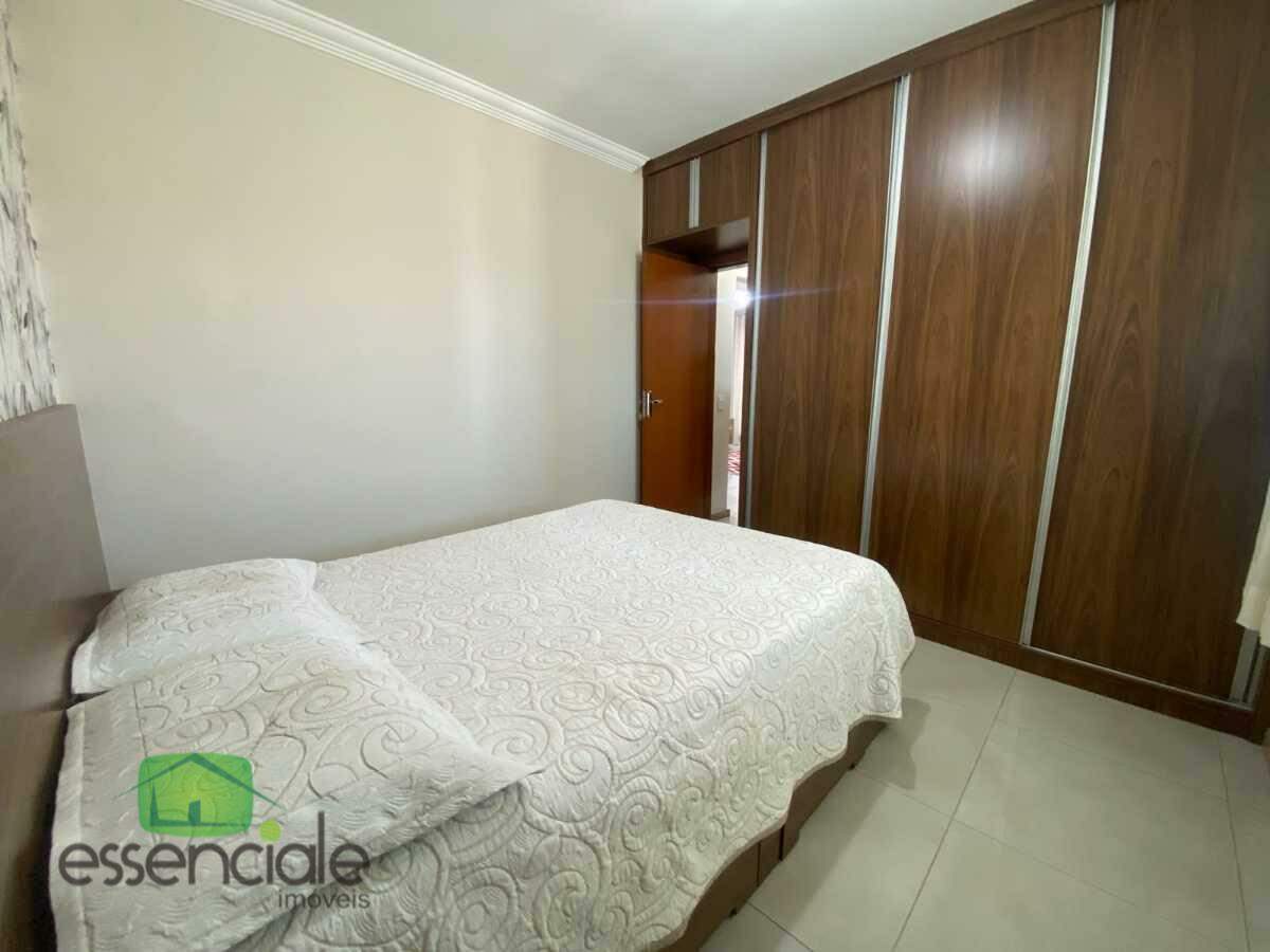 Casa de 336m² com 4 quartos sendo 1 suíte no bairro Bandeirantes à venda por R$ 960.000