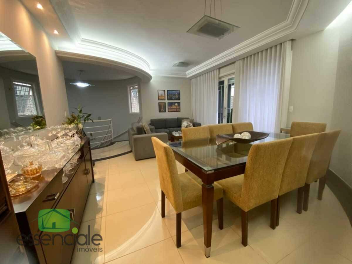 Casa de 250 m² e 3 quartos no bairro Europa à venda por R$ 1.250.000