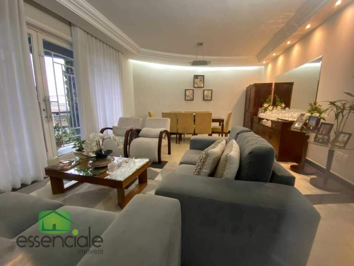 Casa de 250 m² e 3 quartos no bairro Europa à venda por R$ 1.250.000