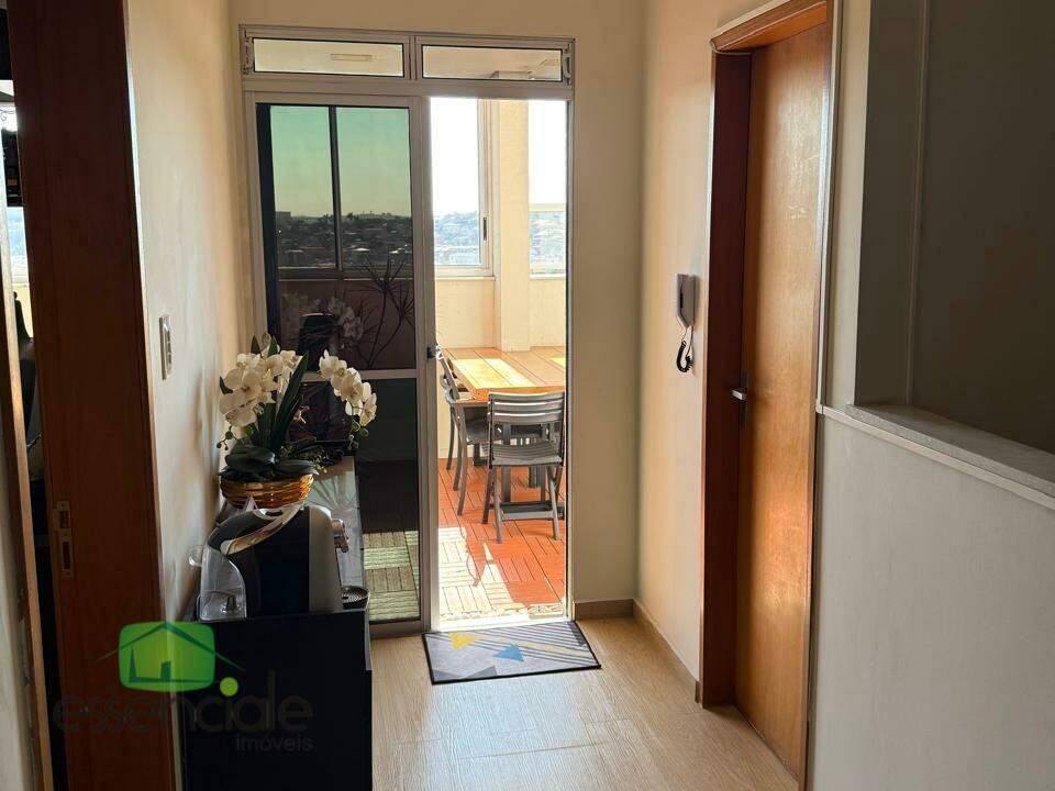 Cobertura com 140 m² e 3 quartos no bairro Alvorada à venda por R$ 620.000