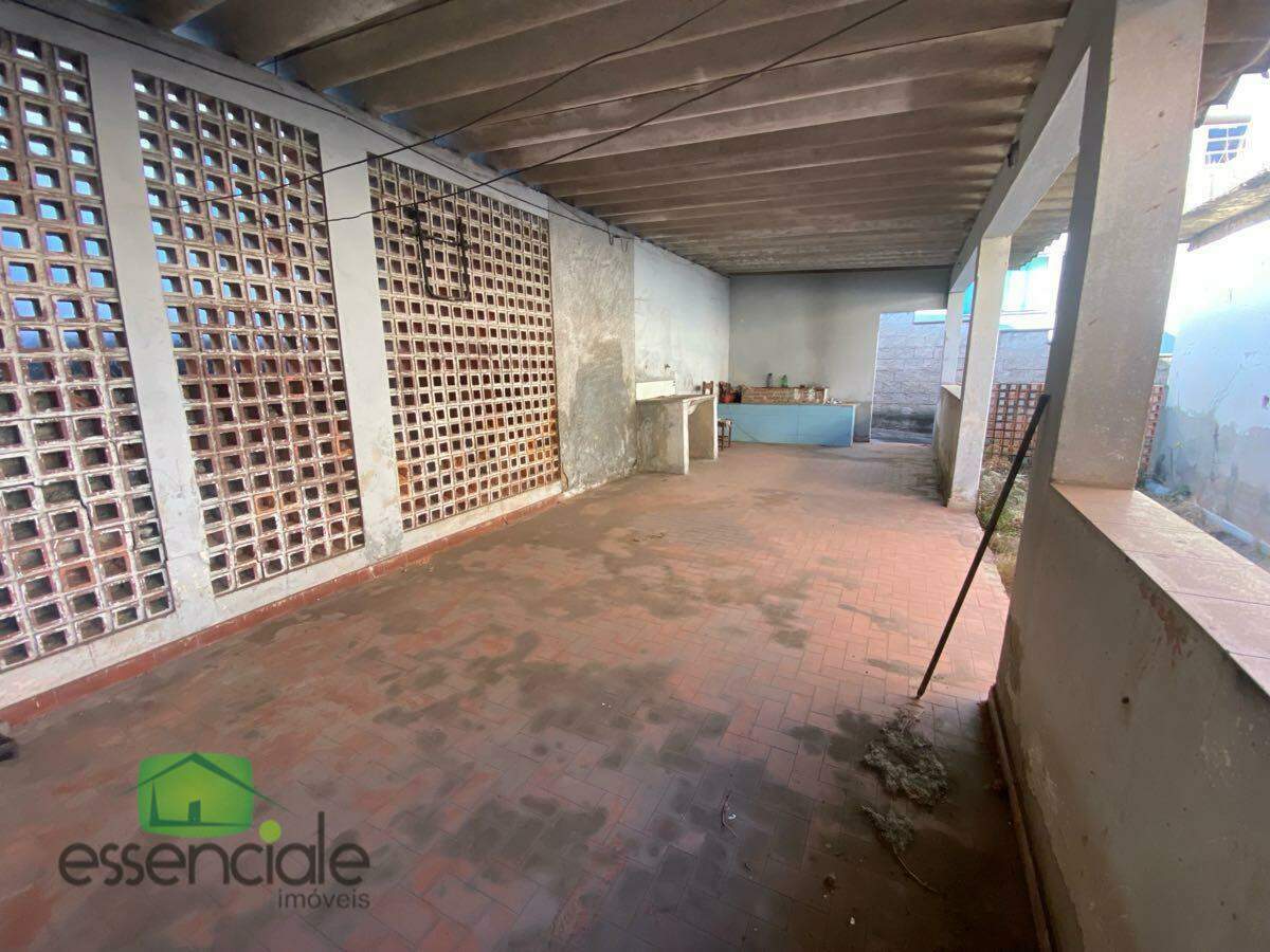 Casa de 360m² com 2 quartos no bairro Bandeirantes à venda por R$ 450.000