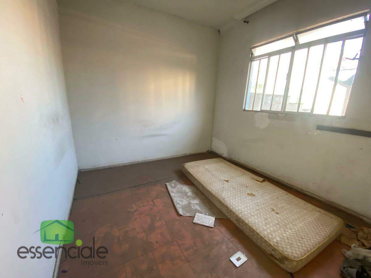 Casa de 360m² com 2 quartos no bairro Bandeirantes à venda por R$ 450.000