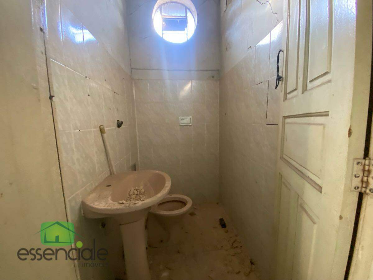 Casa de 360m² com 2 quartos no bairro Bandeirantes à venda por R$ 450.000