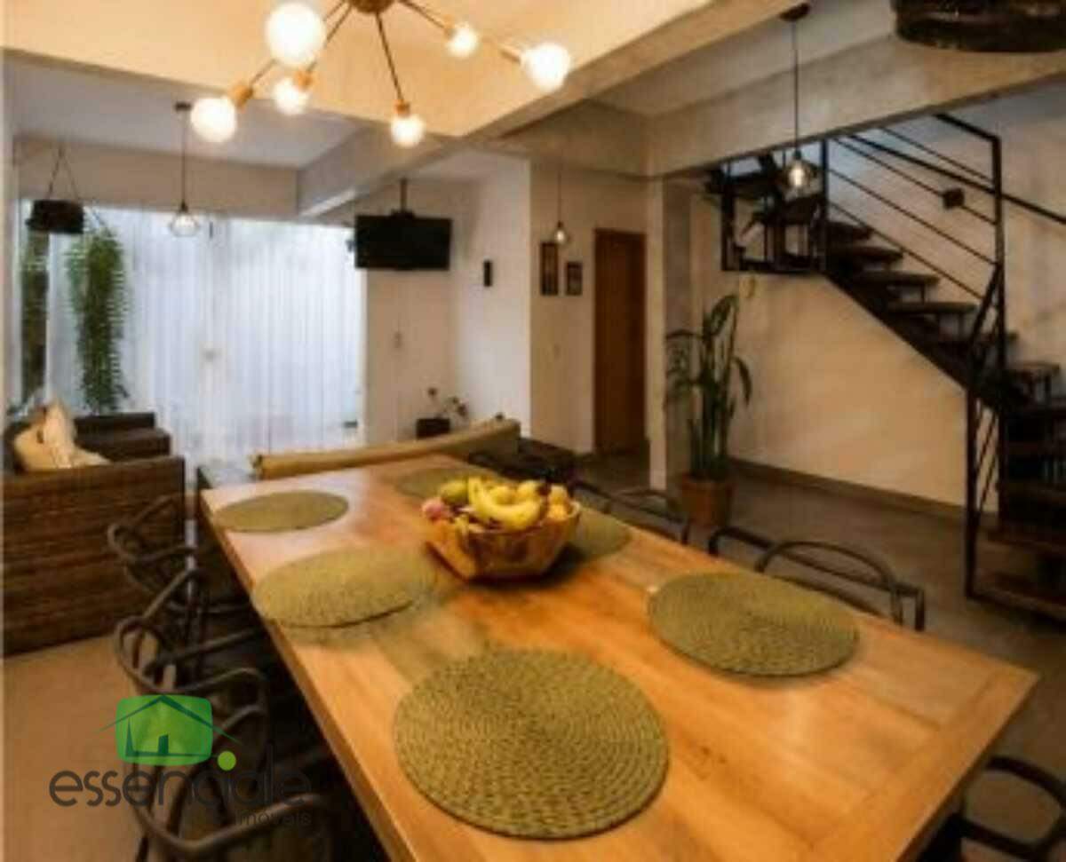Casa de 180m² e 3 quartos no bairro Europa à venda por R$ 630.000