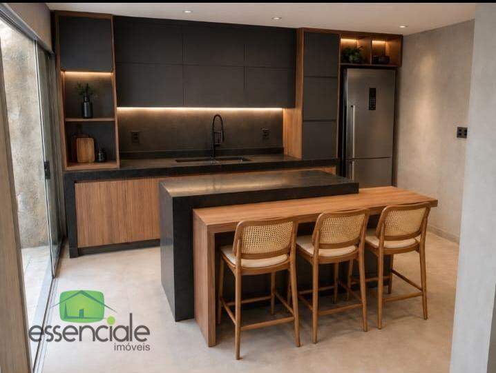Casa com 200 m² e 4 quartos no bairro Europa à venda por R$ 1.200.000