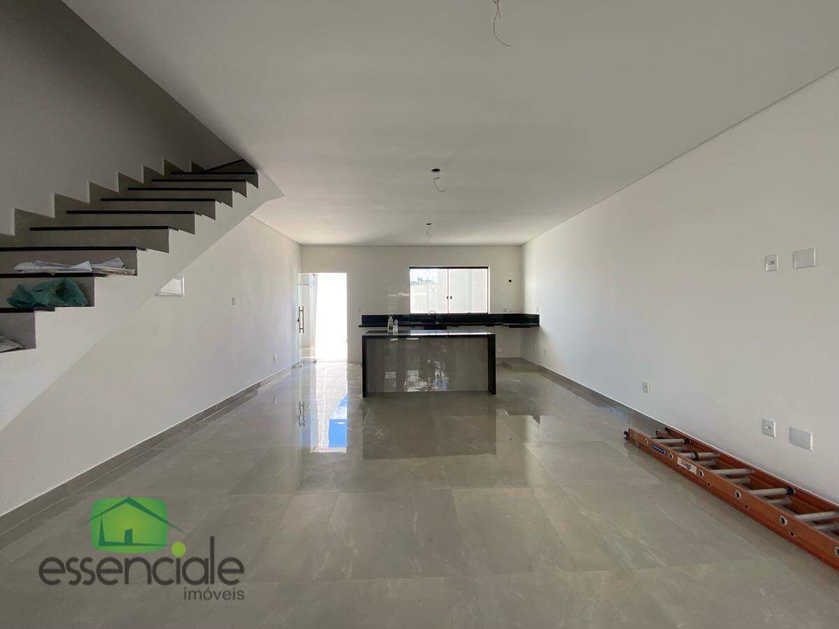 Casa com 140 m² e 3 quartos no bairro Alvorada à venda por R$ 790.000