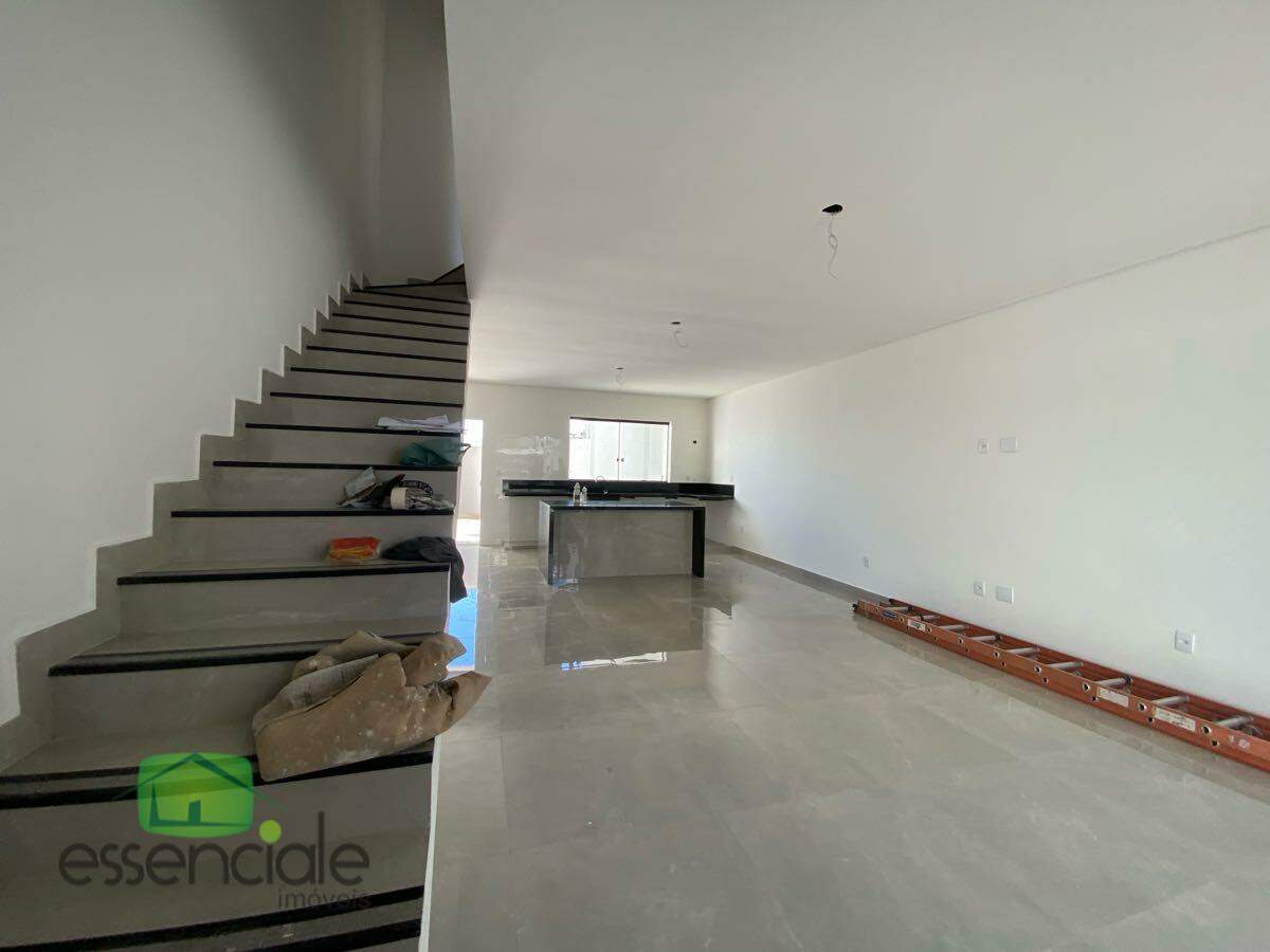 Casa com 140 m² e 3 quartos no bairro Alvorada à venda por R$ 790.000