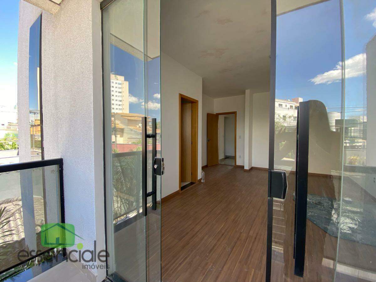 Casa com 140 m² e 3 quartos no bairro Alvorada à venda por R$ 790.000