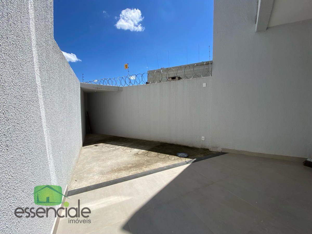 Casa com 140 m² e 3 quartos no bairro Alvorada à venda por R$ 790.000