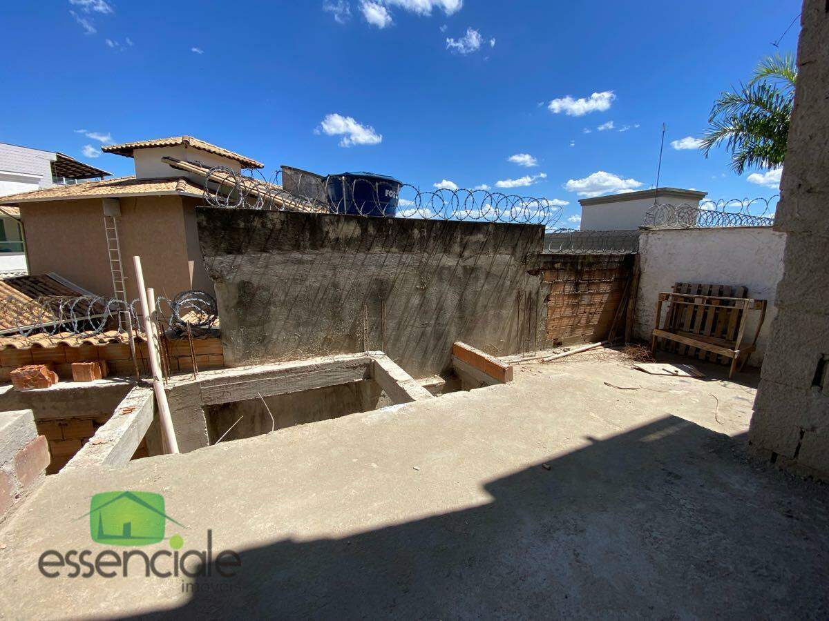 Casa Geminada com 140 m² e 3 quartos no bairro Alvorada à venda por R$ 699.000