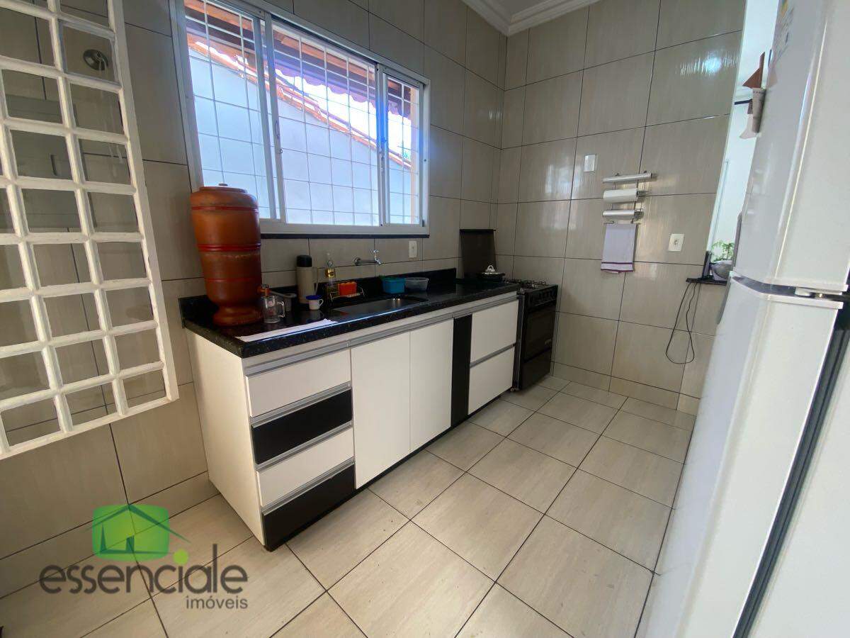 Casa de 210m² e 3 quartos no bairro Jardim Riacho das Pedras à venda por R$ 950.000