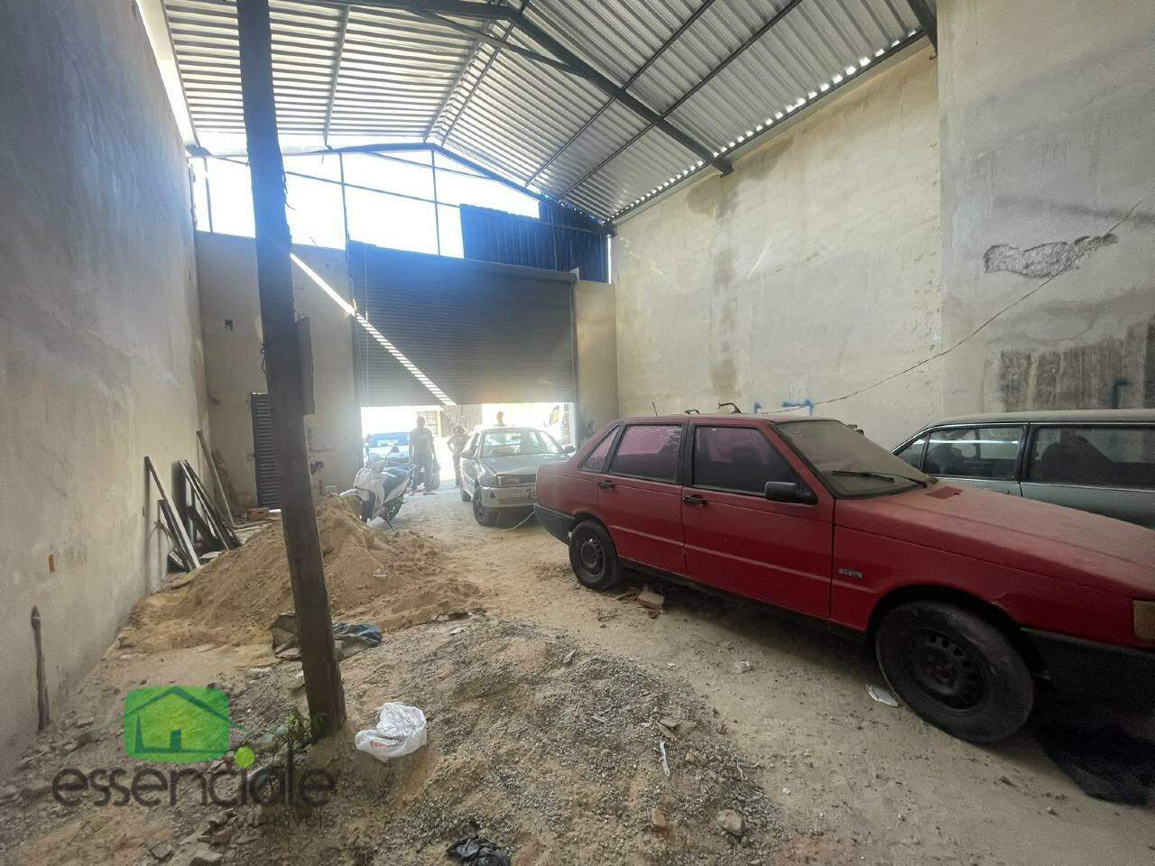 Loja 136m2 de loja mais mezanino bairro tropical à venda por 550 mil!