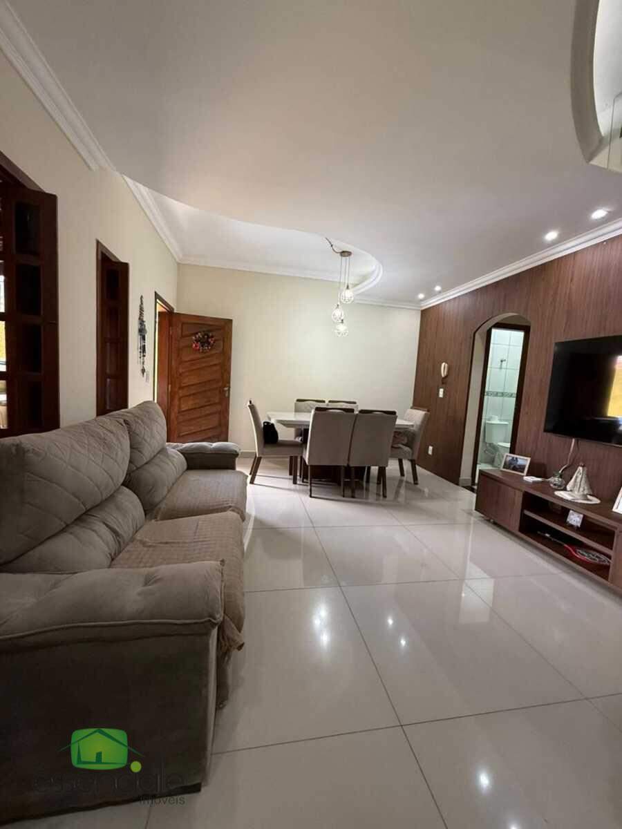 Casa de 150m² e 3 quartos no bairro Jardim Riacho das Pedras à venda por R$ 730.000