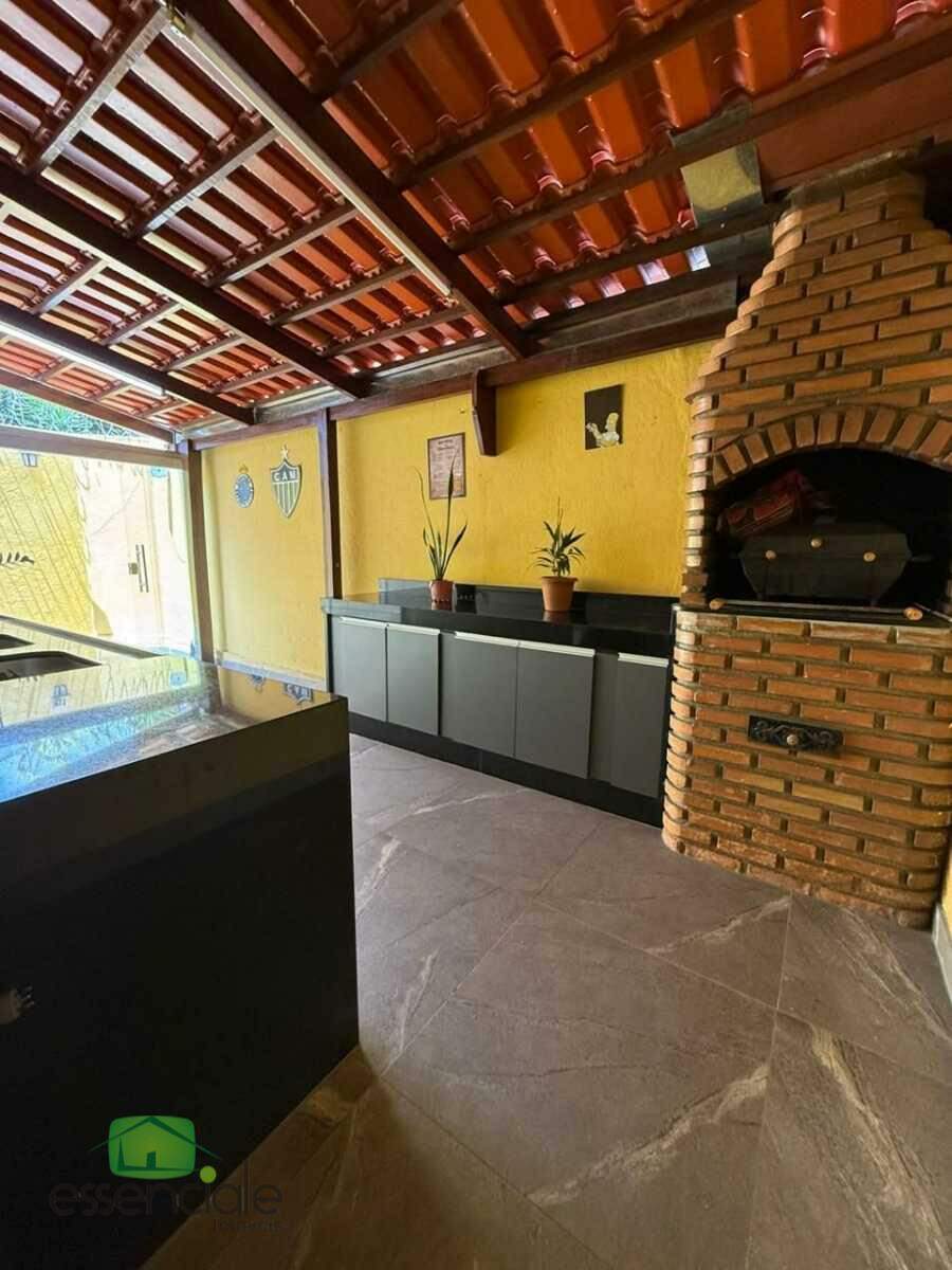 Casa de 150m² e 3 quartos no bairro Jardim Riacho das Pedras à venda por R$ 730.000