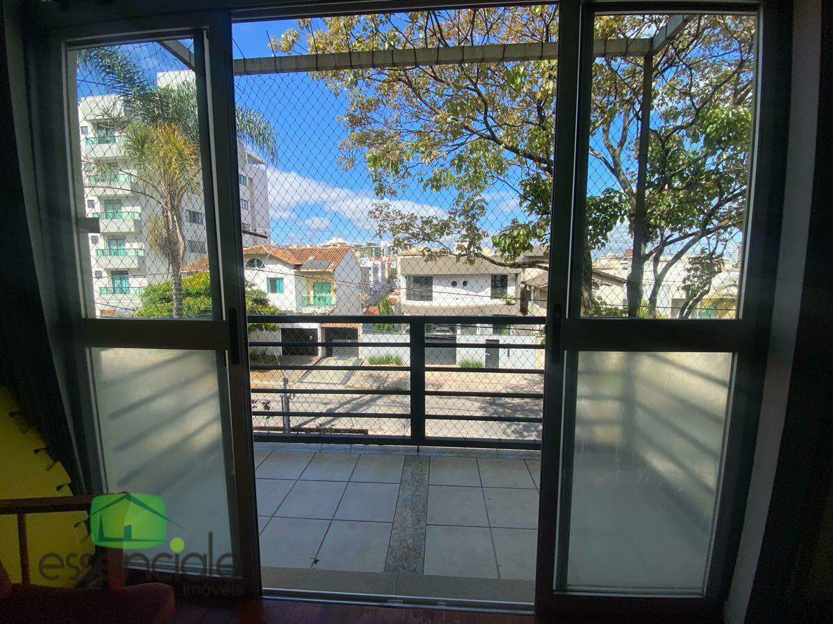 Casa com 251m² e 3 quartos no bairro Jardim Riacho das Pedras à venda por R$ 1.300.000