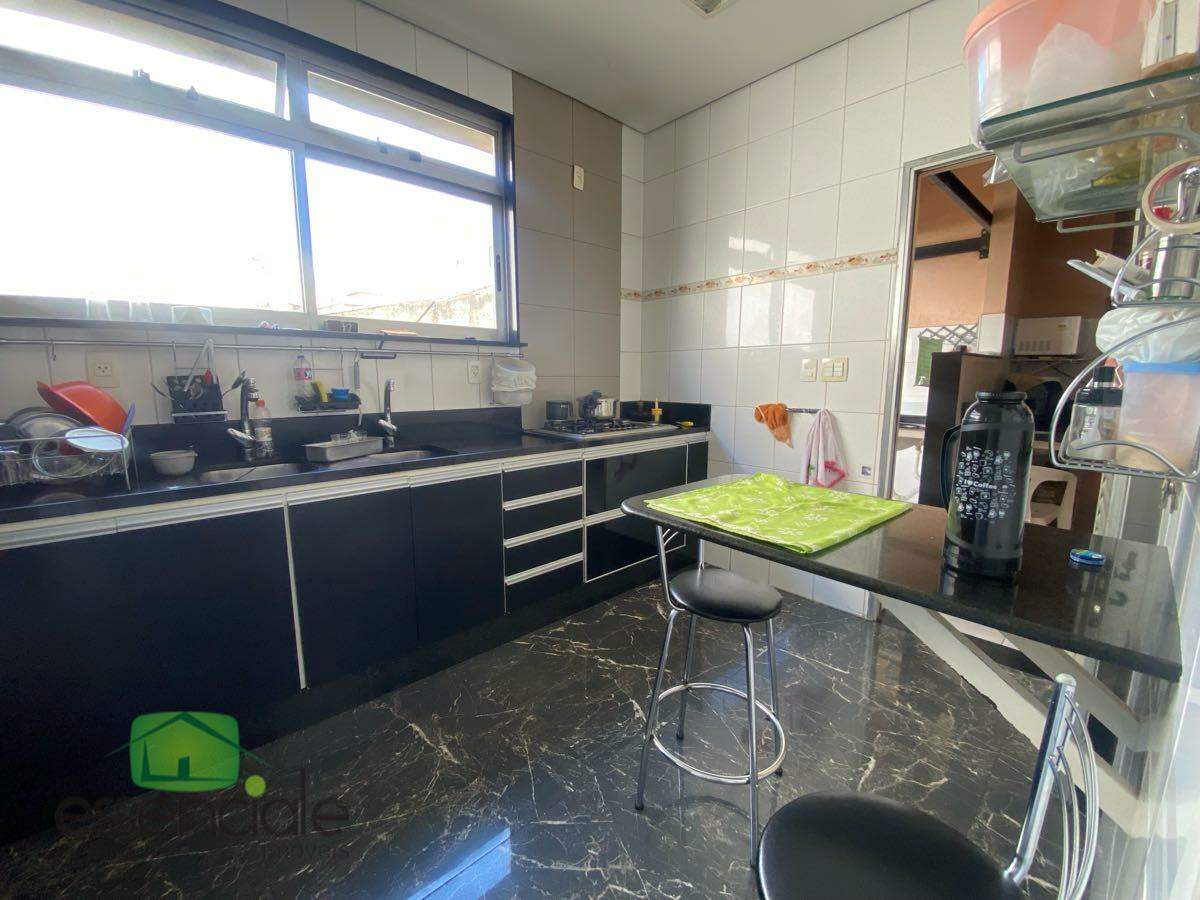 Casa com 251m² e 3 quartos no bairro Jardim Riacho das Pedras à venda por R$ 1.300.000