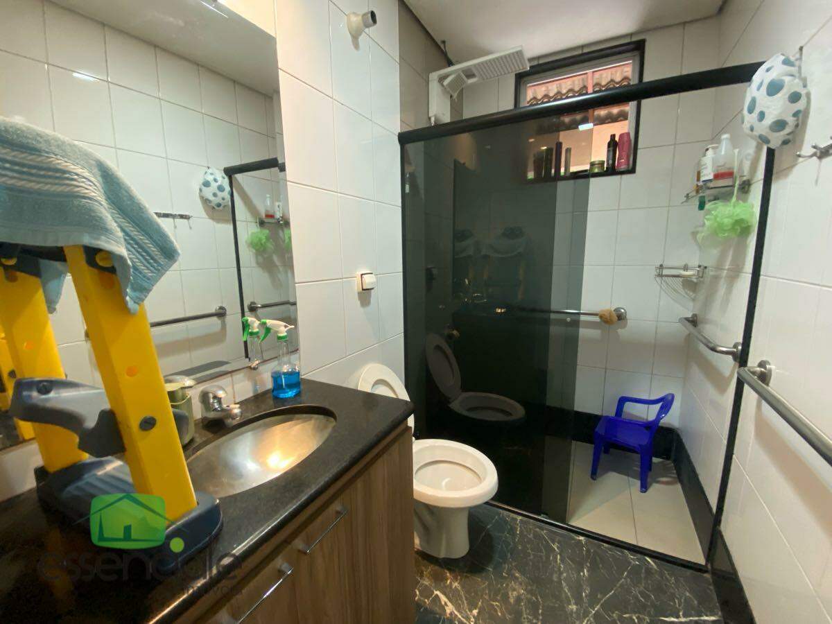 Casa com 251m² e 3 quartos no bairro Jardim Riacho das Pedras à venda por R$ 1.300.000