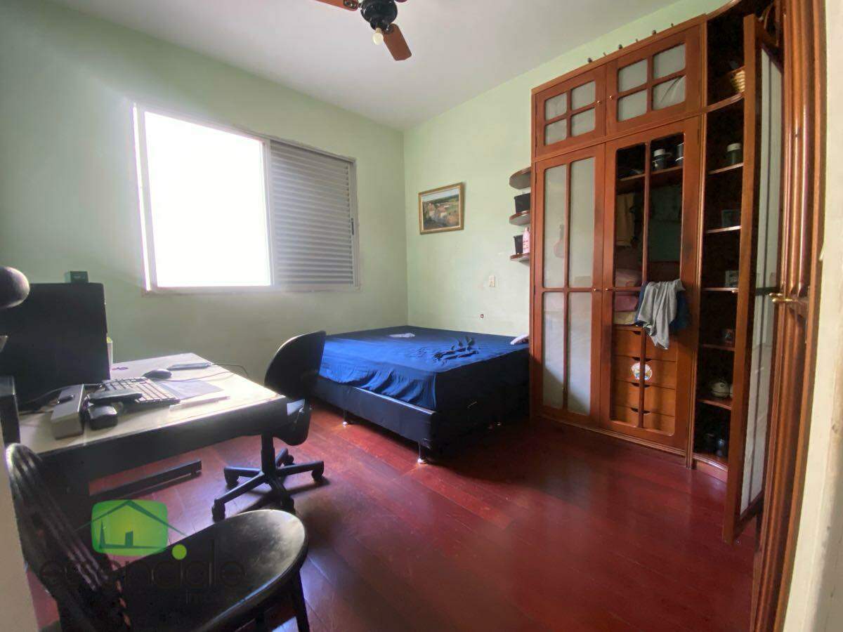 Casa com 251m² e 3 quartos no bairro Jardim Riacho das Pedras à venda por R$ 1.300.000