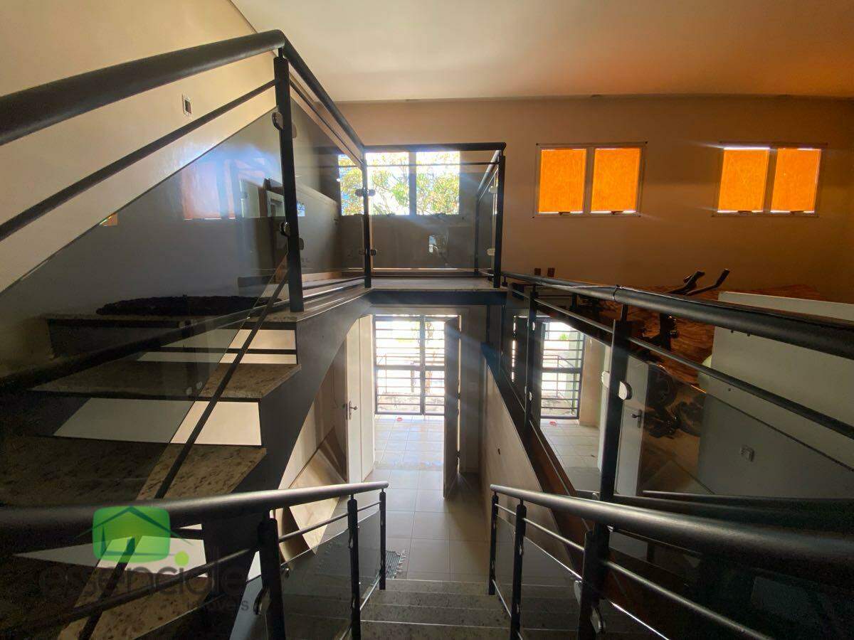 Casa com 251m² e 3 quartos no bairro Jardim Riacho das Pedras à venda por R$ 1.300.000