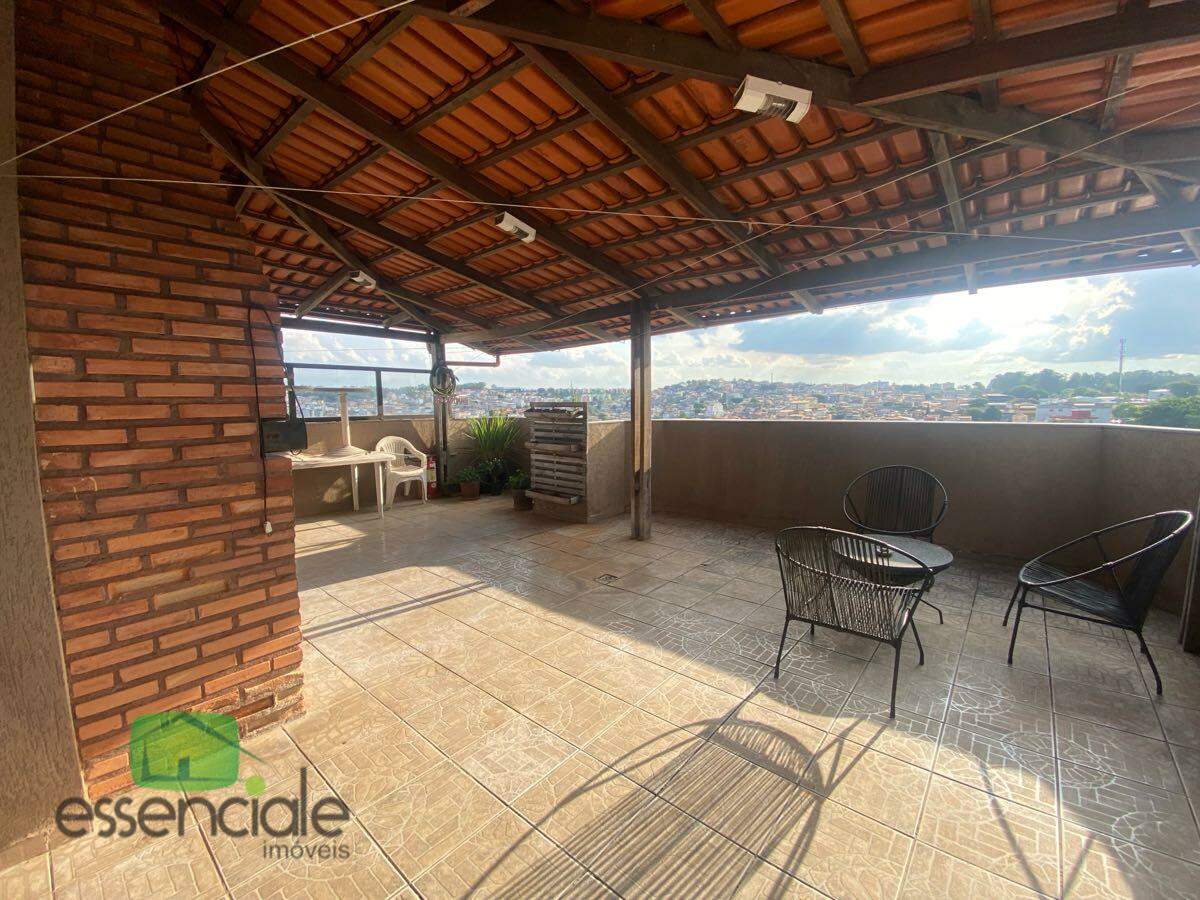 Cobertura de 182 m² e 4 quartos no bairro Santa Cruz à venda por R$ 745.000