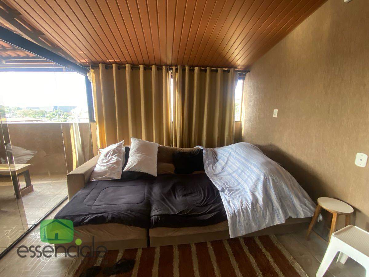 Cobertura de 182 m² e 4 quartos no bairro Santa Cruz à venda por R$ 745.000