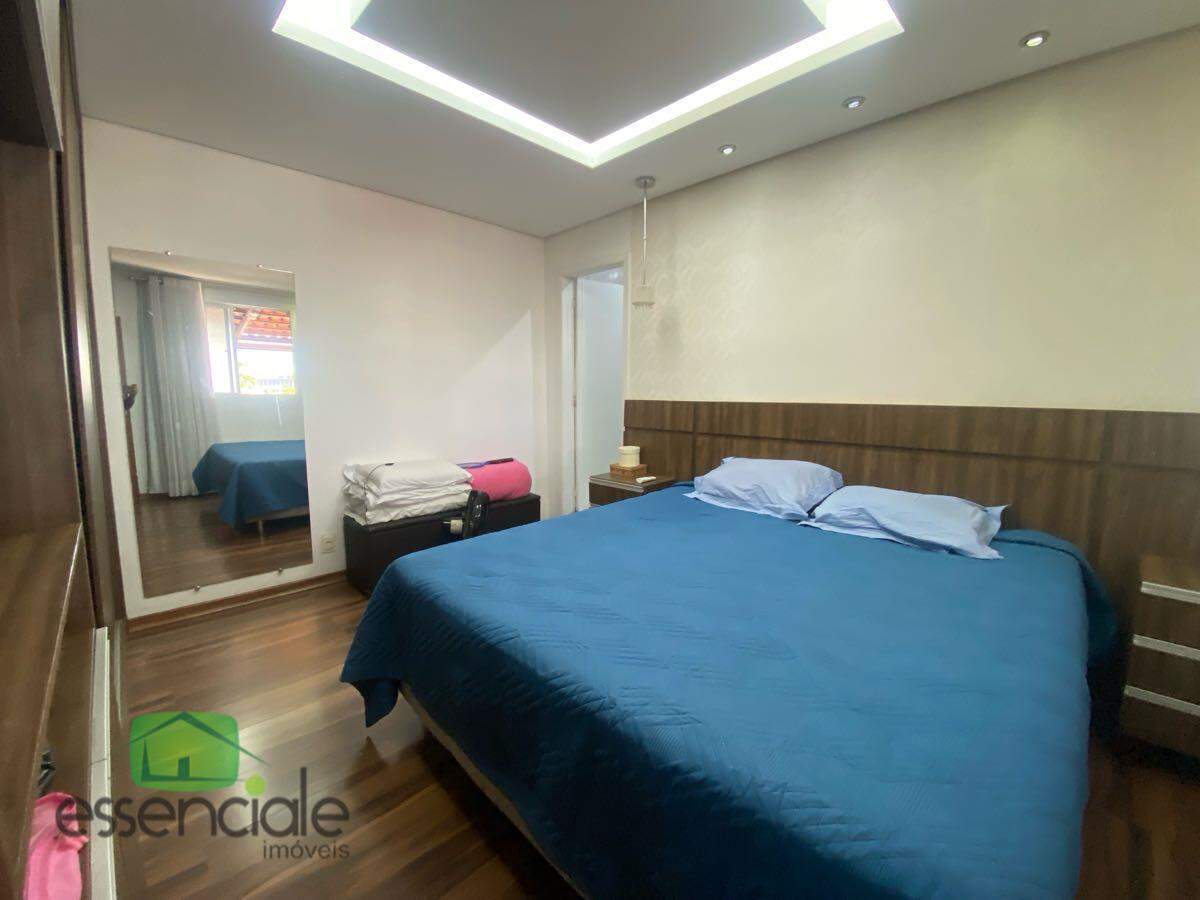 Cobertura de 182 m² e 4 quartos no bairro Santa Cruz à venda por R$ 745.000