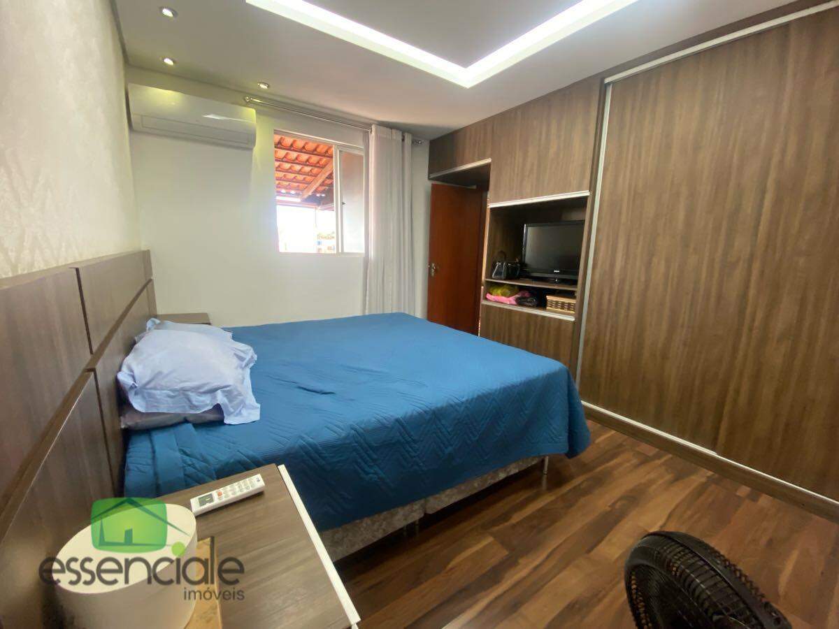 Cobertura de 182 m² e 4 quartos no bairro Santa Cruz à venda por R$ 745.000