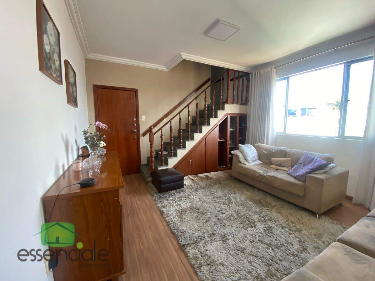 Cobertura de 182 m² e 4 quartos no bairro Santa Cruz à venda por R$ 745.000
