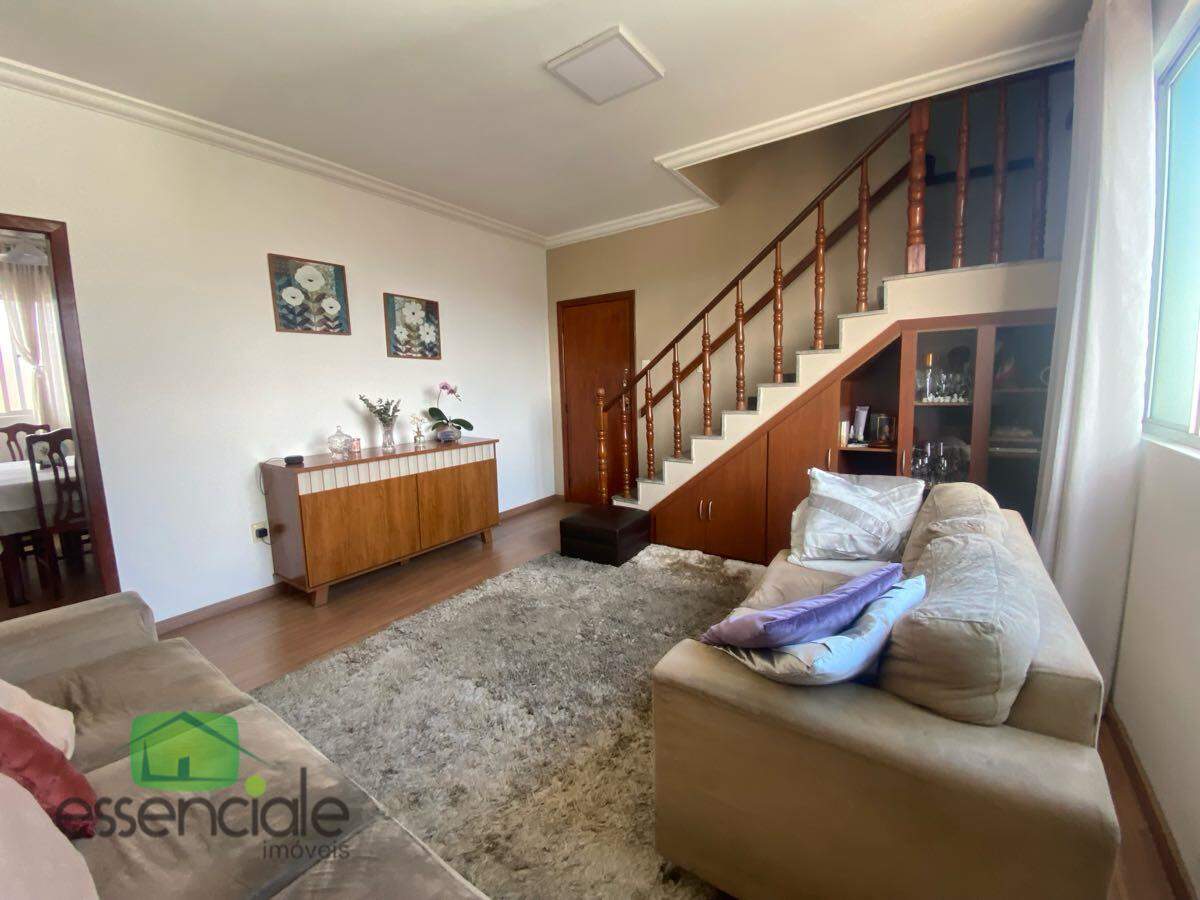 Cobertura de 182 m² e 4 quartos no bairro Santa Cruz à venda por R$ 745.000