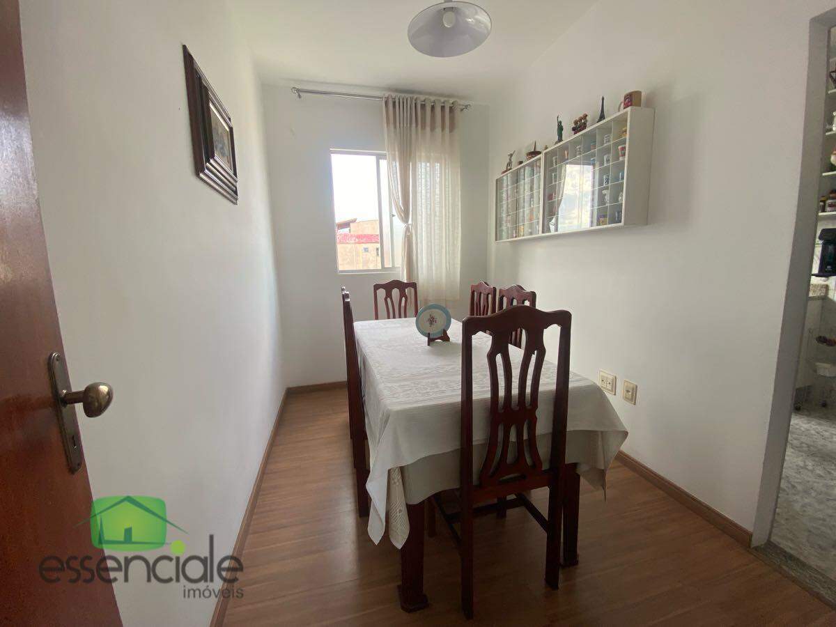 Cobertura de 182 m² e 4 quartos no bairro Santa Cruz à venda por R$ 745.000