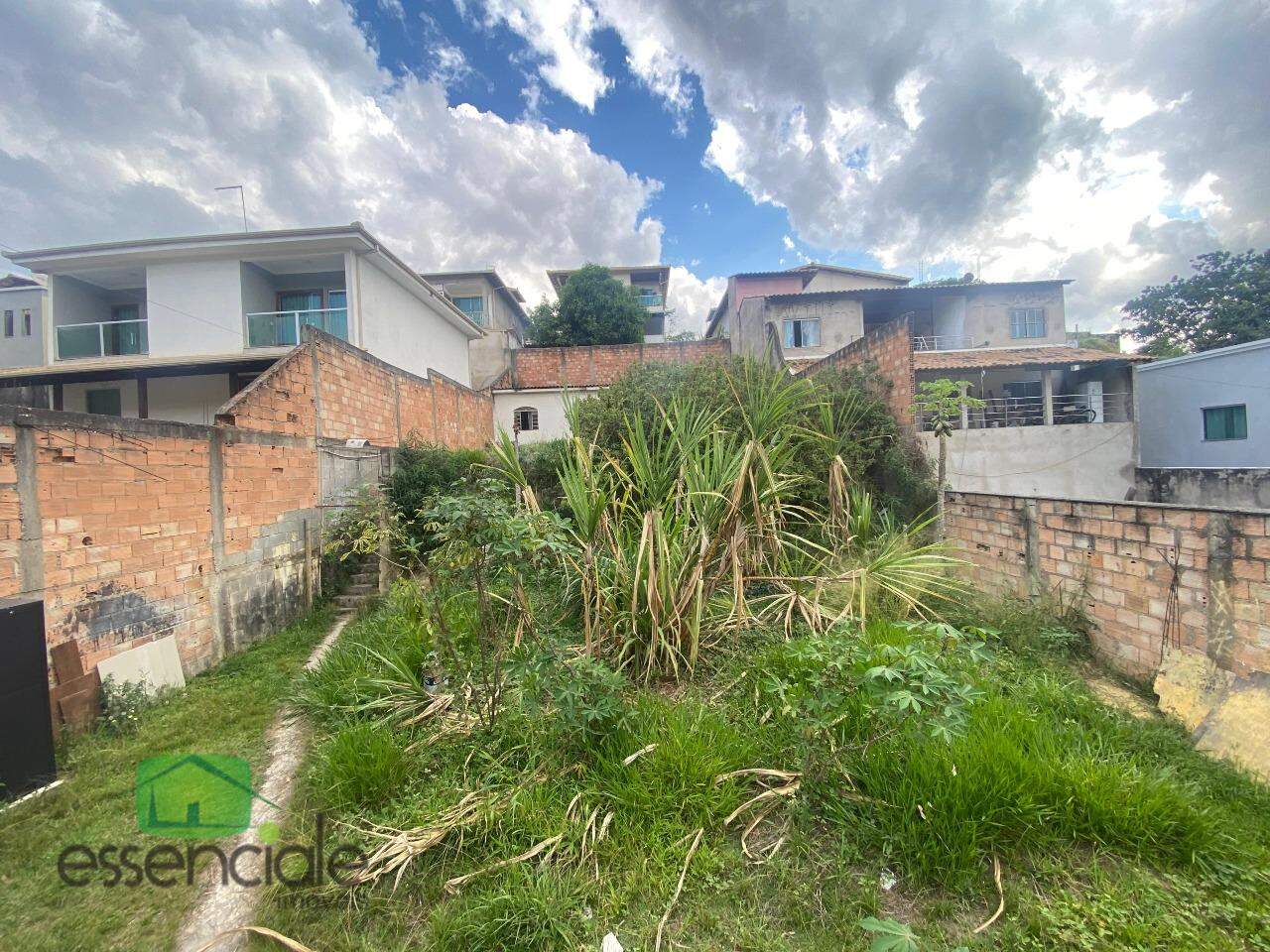 Lote de 185 m² no bairro Europa à venda por R$ 350.000