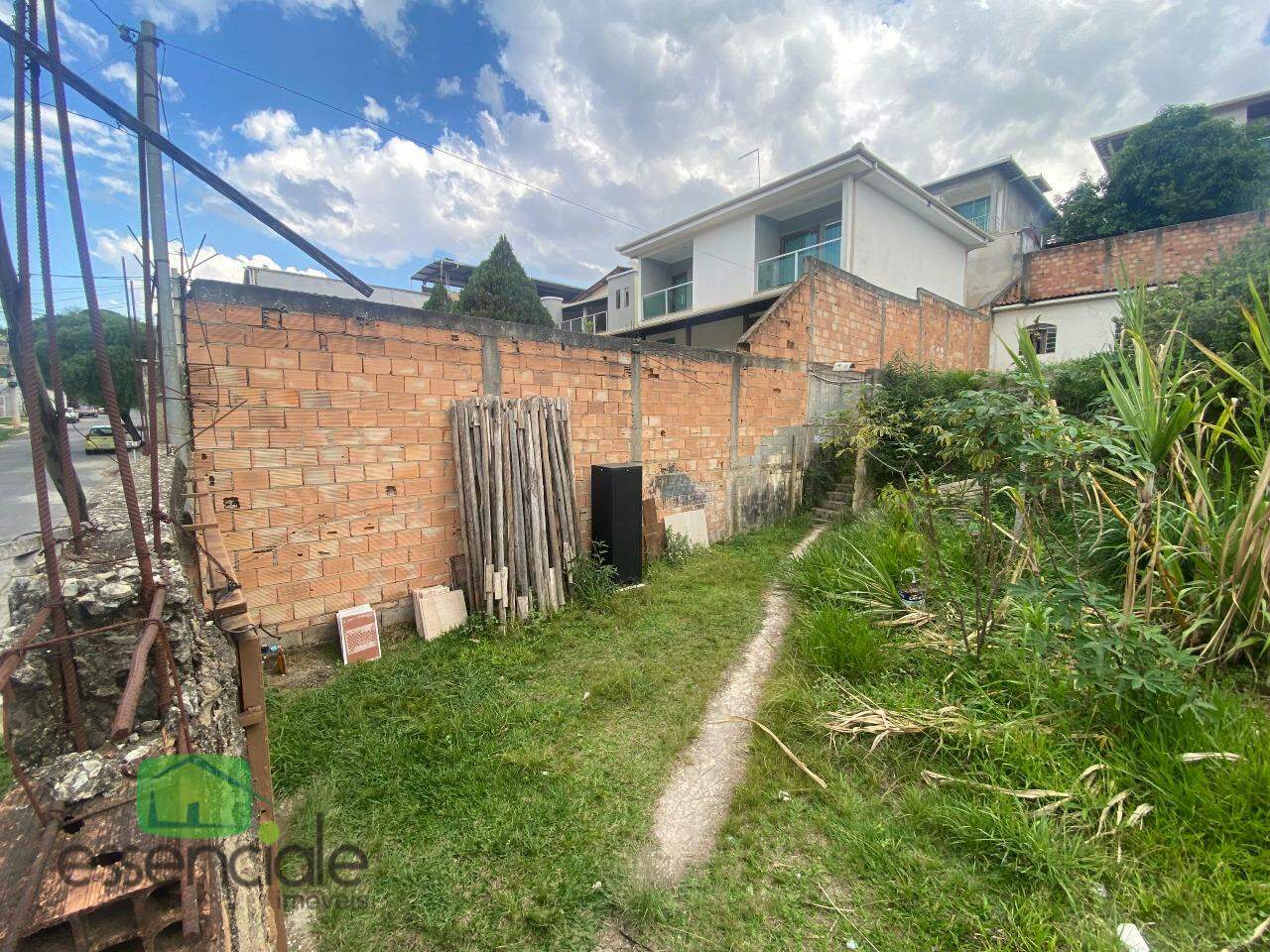 Lote de 185 m² no bairro Europa à venda por R$ 350.000
