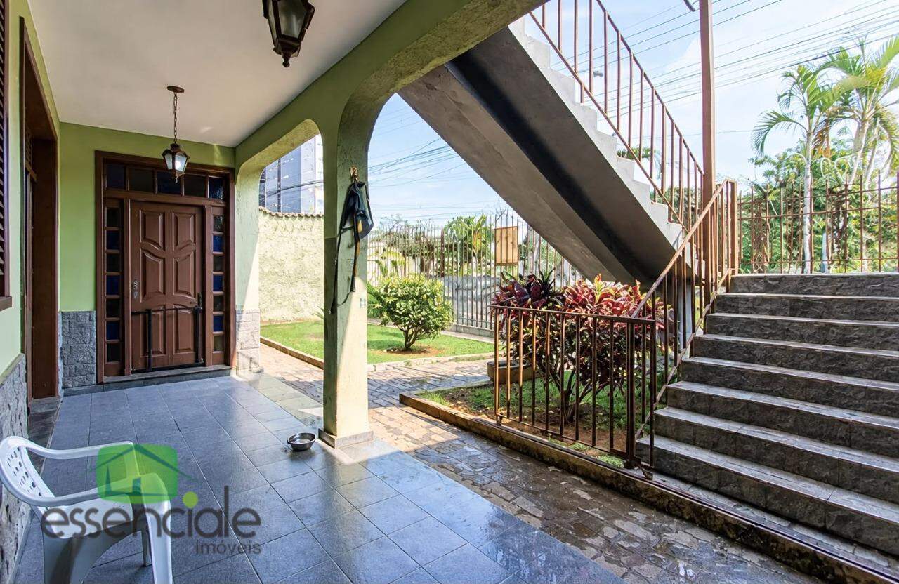 Casa com 420 m² e 4 quartos no bairro Jardim Riacho das Pedras à venda por R$ 1.500.000,00