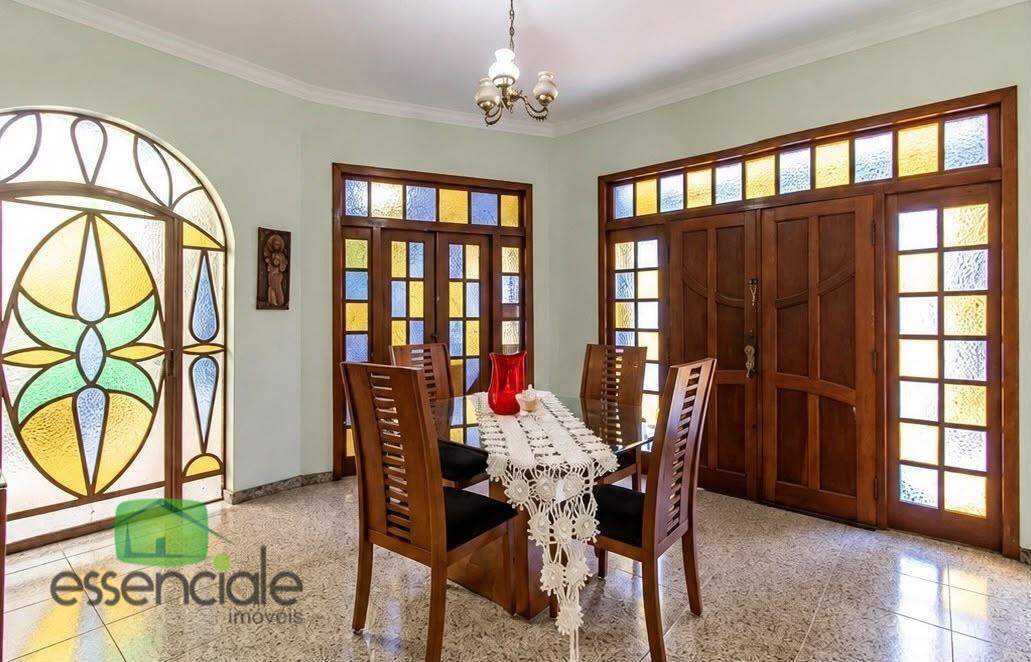 Casa com 420 m² e 4 quartos no bairro Jardim Riacho das Pedras à venda por R$ 1.500.000,00