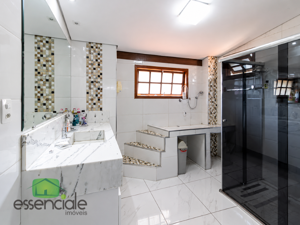 Casa com 420 m² e 4 quartos no bairro Jardim Riacho das Pedras à venda por R$ 1.500.000,00
